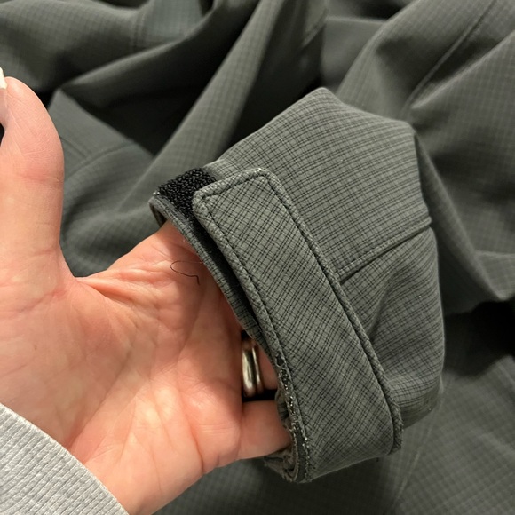 Women’s Heavier, large, The Northface grey (small checkered pattern) jacket. - Picture 7 of 16